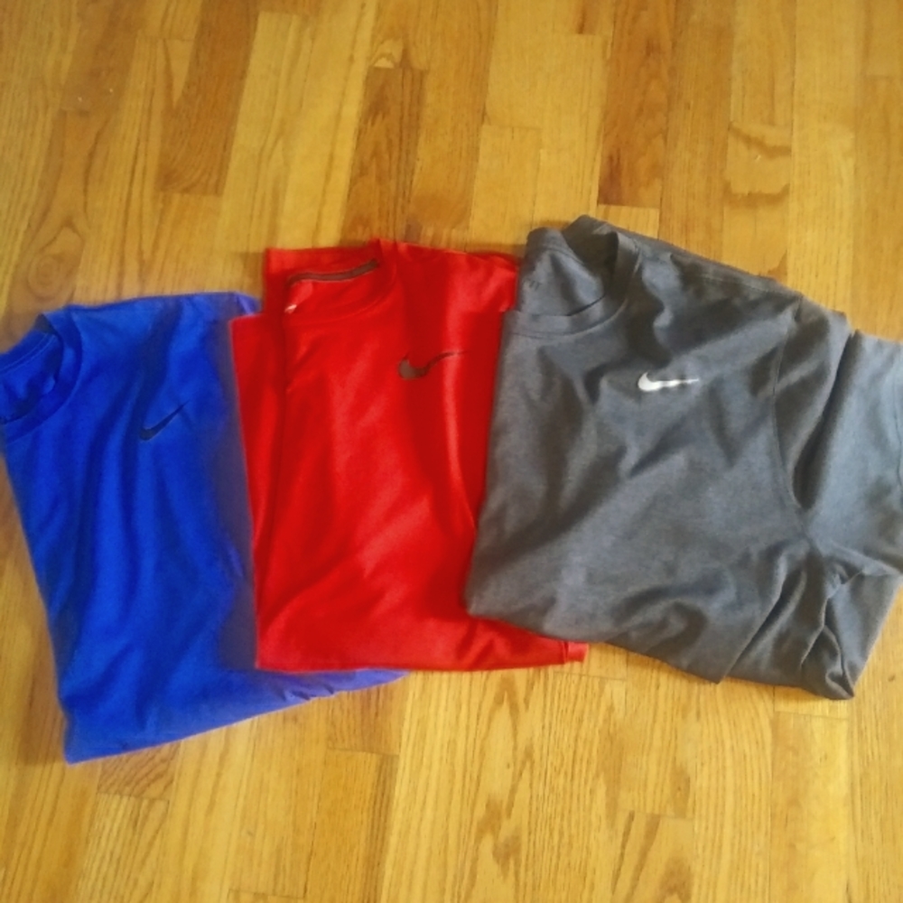 Mens XL Nike dri fit short sleeve